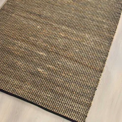 Capri Natural Black tæppe 140x200 cm